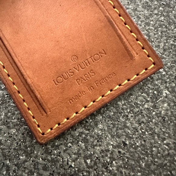 LOUIS VUITTON
Vachetta Luggage Tag : Poignet Set - Picture 14 of 15